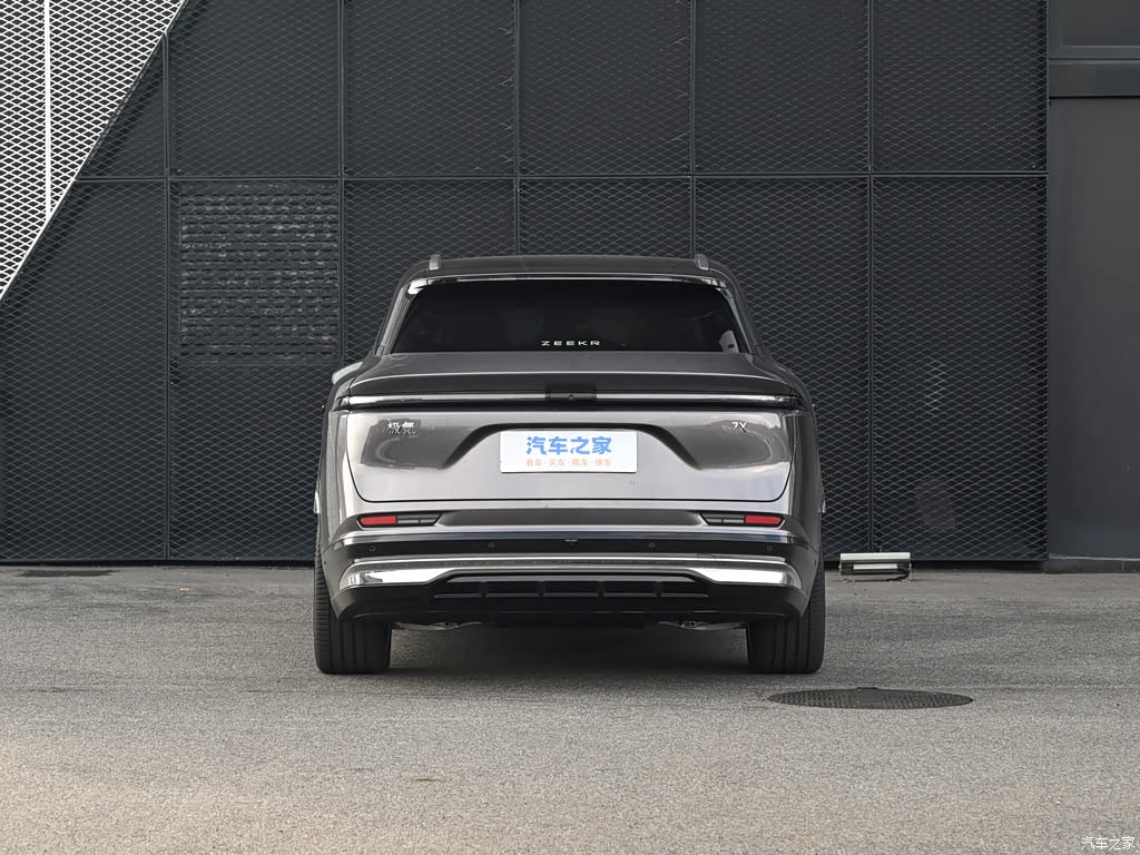 2025 Zeekr 7X 100kWh Long Range RWD — للتصدير