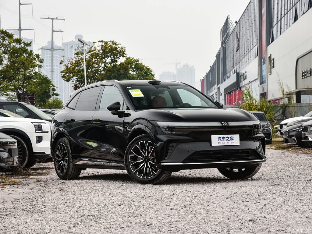 Zeekr 7X trim comparison for importers — Zeekr 7X front fascia and signature lighting